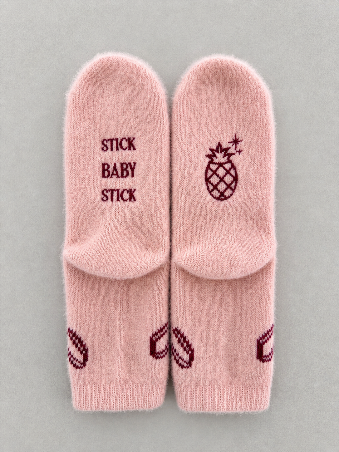 Calcetas "stick baby stick" color rosa #2 bordado tinto