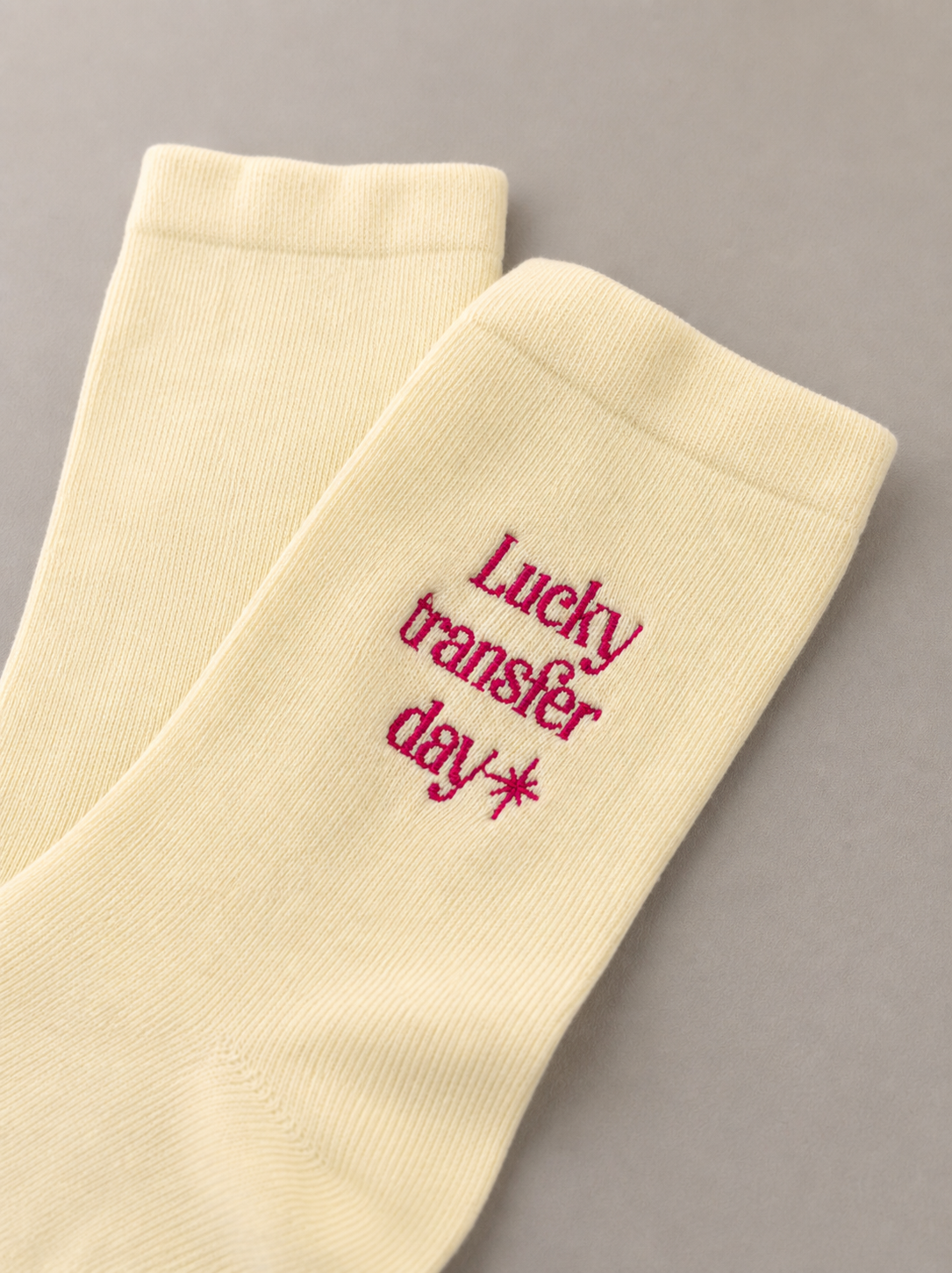 Calcetas "Lucky Transfer Day" color baby yellow
